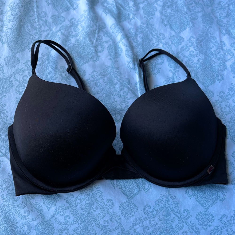 Victoria’s Secret 32DD bra